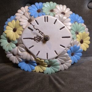 Vintage Daisy Clock 1983 Handpainted Atlantic Mold